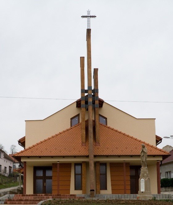 Farní úřad Jalubí a Ředitelství ZŠ a MŠ v Traplicích zve žáky, rodiče, učitelský sbor a všechny pracovníky školy na Mši sv., při příležitosti zahájení školního roku, která se koná ve čtvrtek 3. září v 17 hod. v kapli PMR v Traplicích. Pan farář posvětí šk
